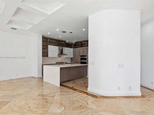 Home for sale at 260 NE Wavecrest Ct - photo 5910992