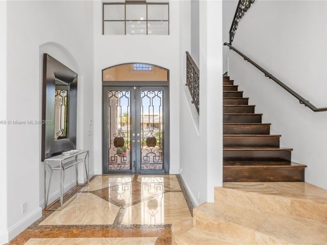 Home for sale at 260 NE Wavecrest Ct - photo 5910996