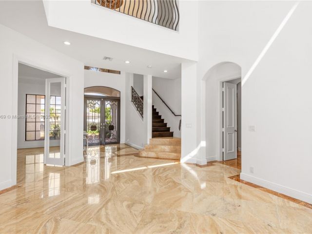 Home for sale at 260 NE Wavecrest Ct - photo 5910997