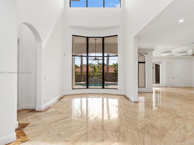 Home for sale at 260 NE Wavecrest Ct - photo 5911001