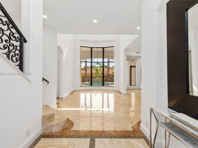 Home for sale at 260 NE Wavecrest Ct - photo 5911002