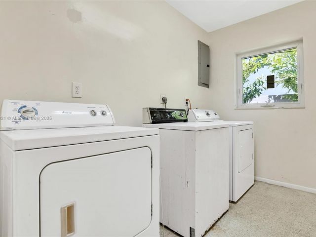 Home for sale at 2019 NE 31st Ave - photo 5954973