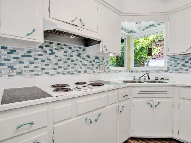 Home for sale at 2019 NE 31st Ave - photo 5954975