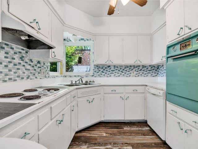 Home for sale at 2019 NE 31st Ave - photo 5954976