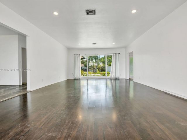 Home for sale at 2019 NE 31st Ave - photo 5954983