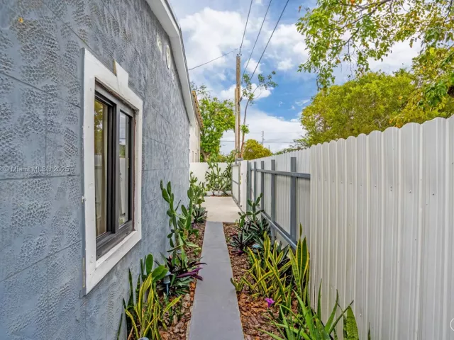 3-bedroom home for rent in Miami -  - MondialRealty