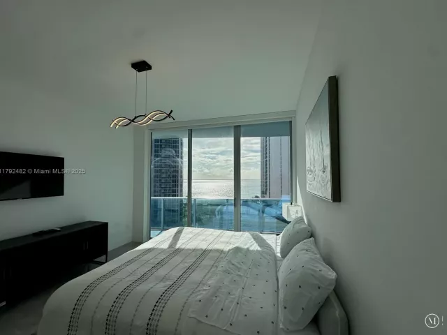 Apartment for rent  Unit #902 - photo 5910759