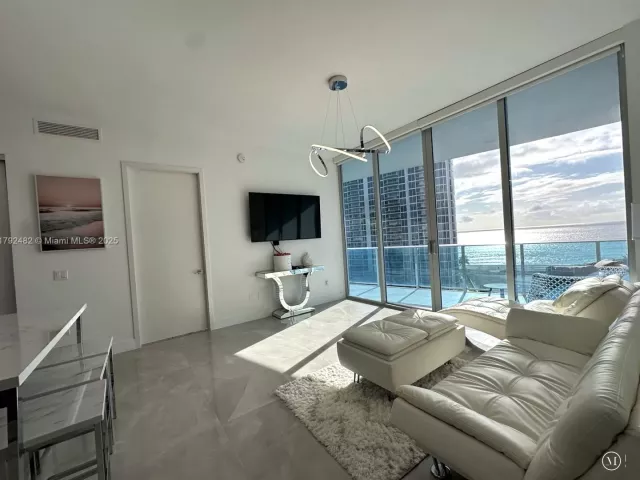 Apartment for rent  Unit #902 - photo 5910760