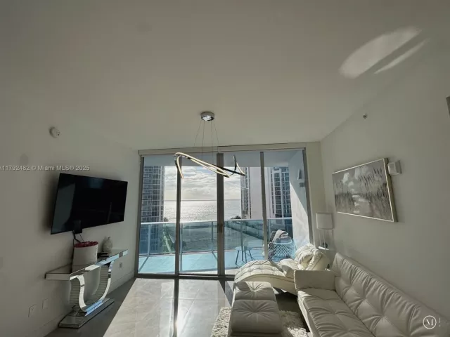 Apartment for rent  Unit #902 - photo 5910761