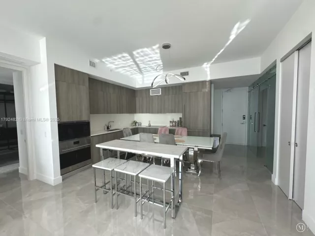 Apartment for rent  Unit #902 - photo 5910763