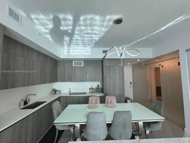 Apartment for rent  Unit #902 - photo 5910765