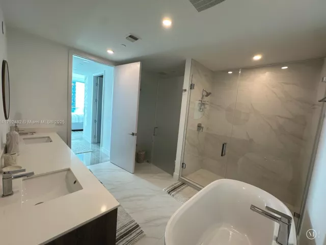 Apartment for rent  Unit #902 - photo 5910753