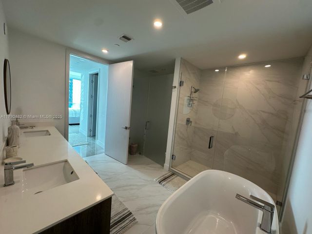 Apartment for rent  Unit #902 - photo 5910753