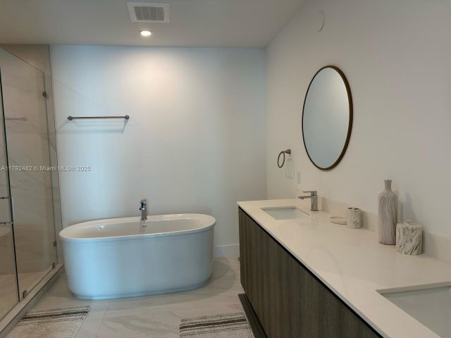 Apartment for rent  Unit #902 - photo 5910755