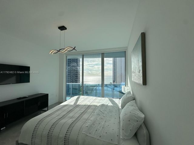 Apartment for rent  Unit #902 - photo 5910759