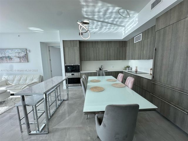 Apartment for rent  Unit #902 - photo 5910762