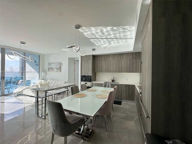 Apartment for rent  Unit #902 - photo 5910764