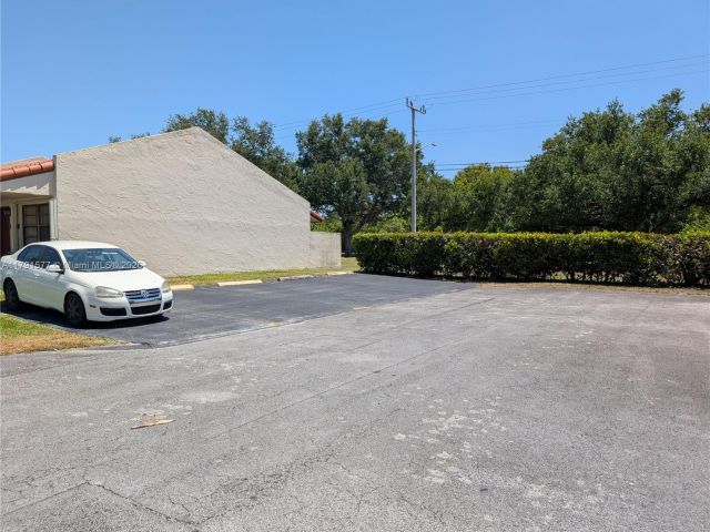 2-bedroom home for sale in Cooper City - 11212 SW 58th Cir - MondialRealty