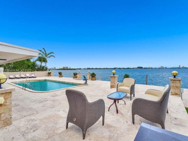 Home for sale at 1990 NE 119TH RD - photo 5932166