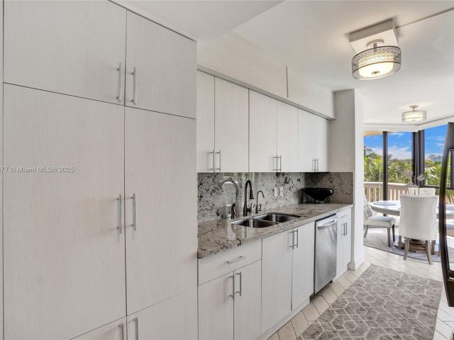 Apartment for sale  Unit #503 - photo 6002975