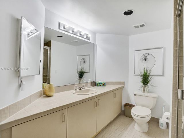 Apartment for sale  Unit #503 - photo 6002981