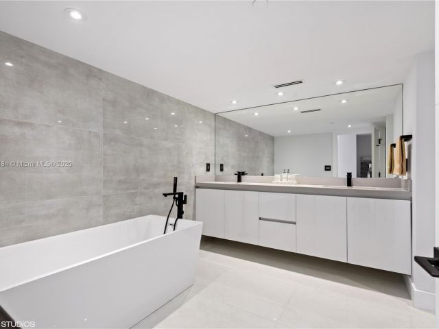 Apartment for sale  Unit #28J - photo 5934007