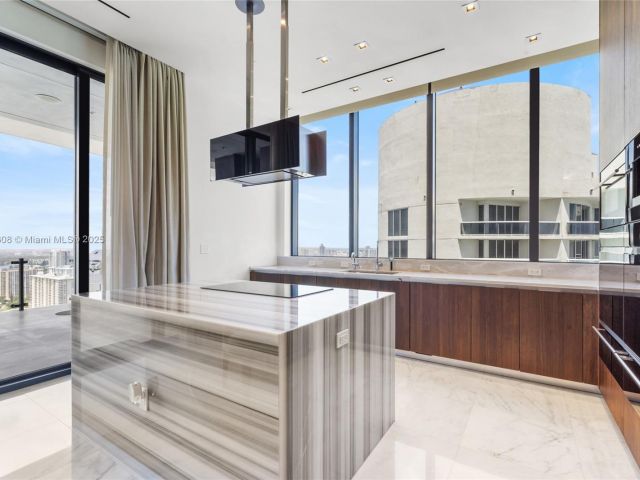 Apartment for sale  Unit #3002 - photo 5960578