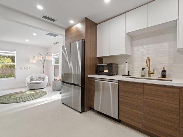 Home for sale at 4430 NW 1st Ave - photo 5932349