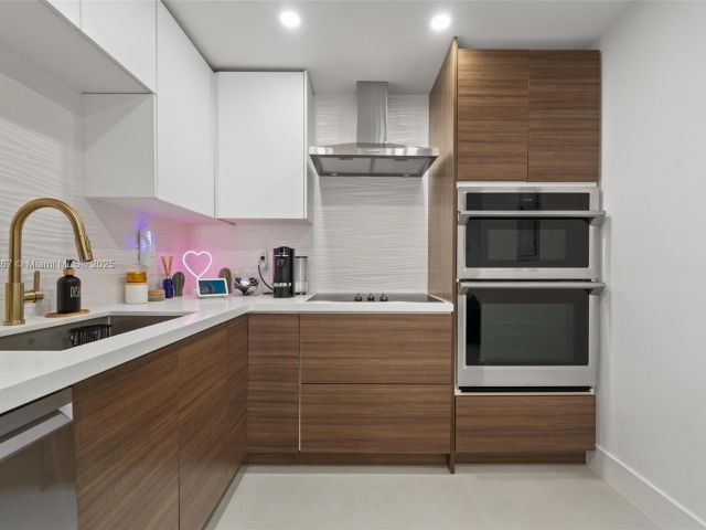 Home for sale at 4430 NW 1st Ave - photo 5932350