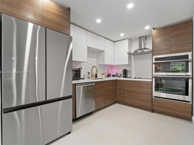 Home for sale at 4430 NW 1st Ave - photo 5932351