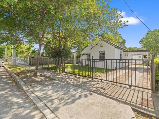 Home for sale at 4430 NW 1st Ave - photo 5932359