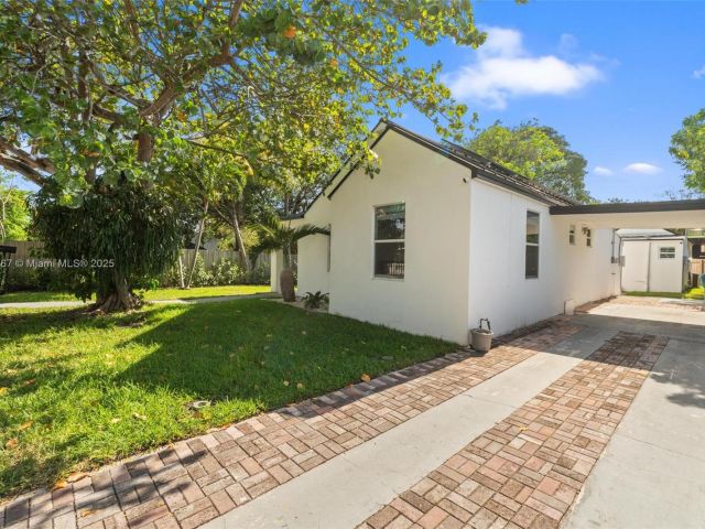 Home for sale at 4430 NW 1st Ave - photo 5932360