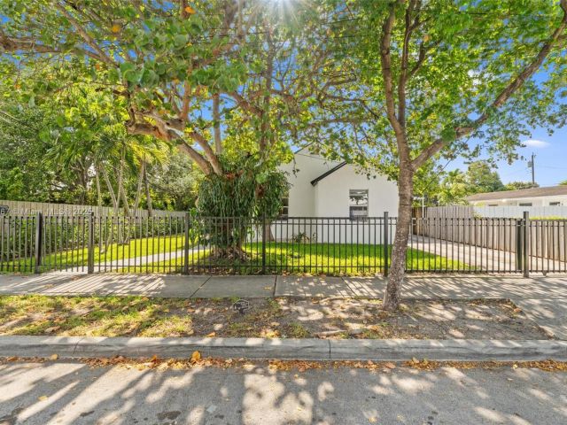 Home for sale at 4430 NW 1st Ave - photo 5932361