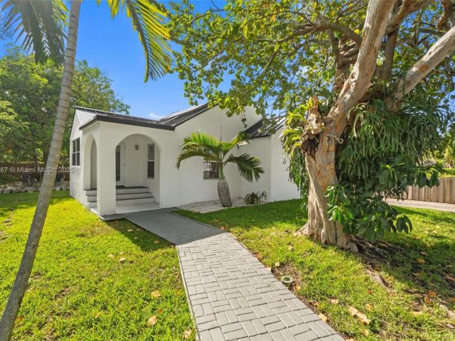 Home for sale at 4430 NW 1st Ave - photo 5932362