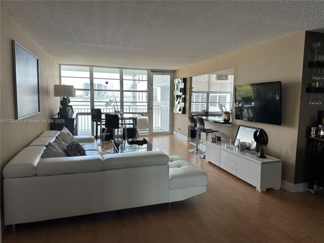 Apartment for sale  Unit #401 - photo 5964254