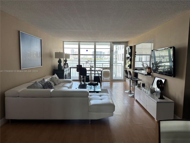 Apartment for sale  Unit #401 - photo 5964255