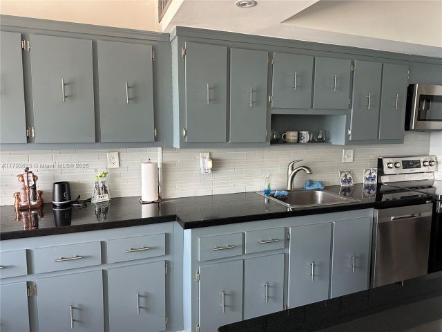 Apartment for sale  Unit #401 - photo 5964256