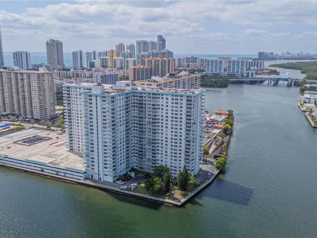 Apartment for sale  Unit #401 - photo 5964266