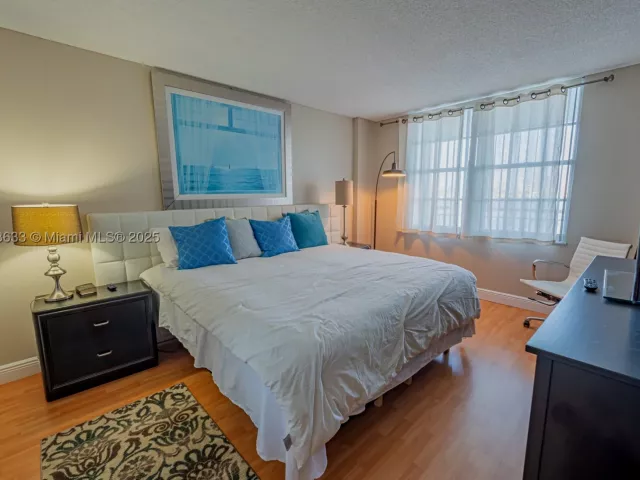 2-bedroom condo for sale in Sunny Isles Beach - 301 174th St 401 - MondialRealty