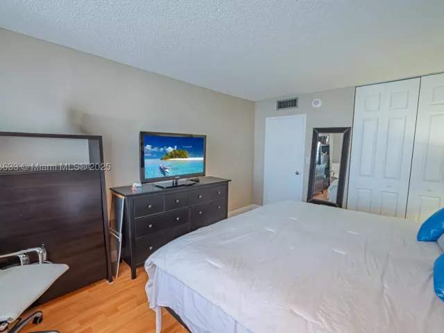 2-bedroom condo for sale in Sunny Isles Beach - 301 174th St 401 - MondialRealty