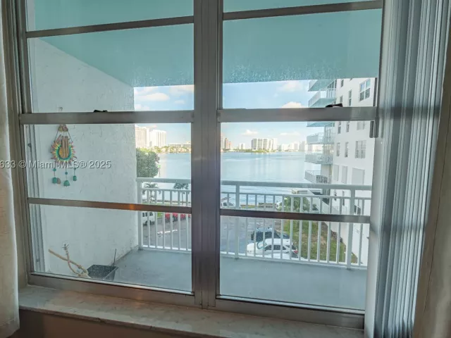 2-bedroom condo for sale in Sunny Isles Beach - 301 174th St 401 - MondialRealty
