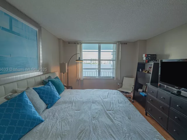2-bedroom condo for sale in Sunny Isles Beach - 301 174th St 401 - MondialRealty