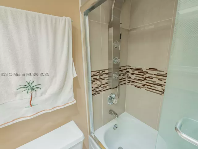 2-bedroom condo for sale in Sunny Isles Beach - 301 174th St 401 - MondialRealty