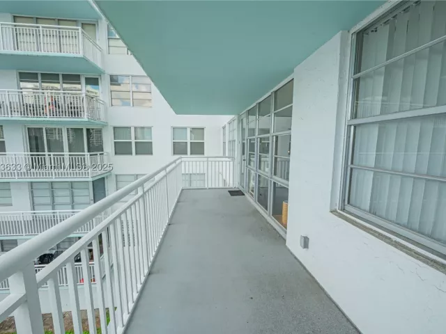 2-bedroom condo for sale in Sunny Isles Beach - 301 174th St 401 - MondialRealty