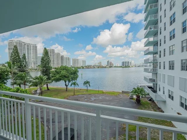 2-bedroom condo for sale in Sunny Isles Beach - 301 174th St 401 - MondialRealty