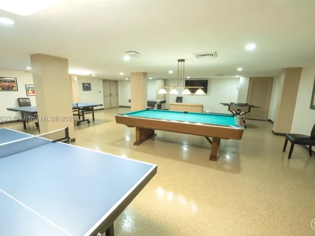 2-bedroom condo for sale in Sunny Isles Beach - 301 174th St 401 - MondialRealty