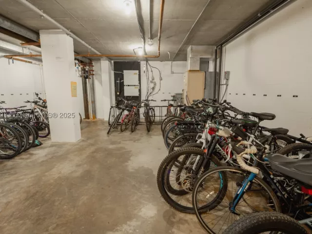 2-bedroom condo for sale in Sunny Isles Beach - 301 174th St 401 - MondialRealty