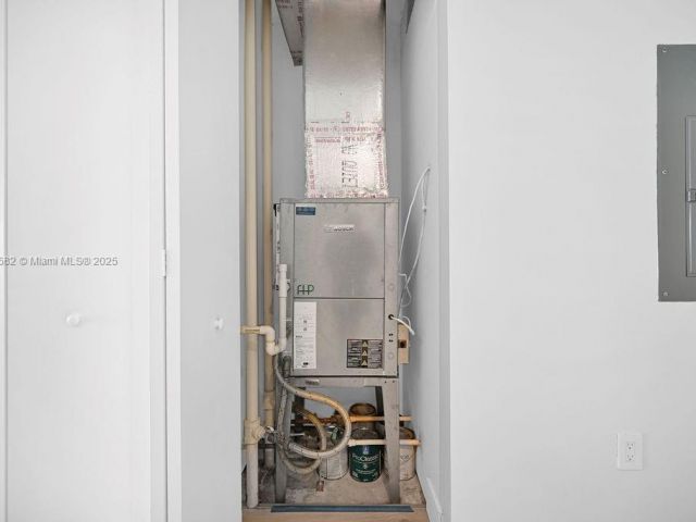 Apartment for sale  Unit #1004 - photo 5935263