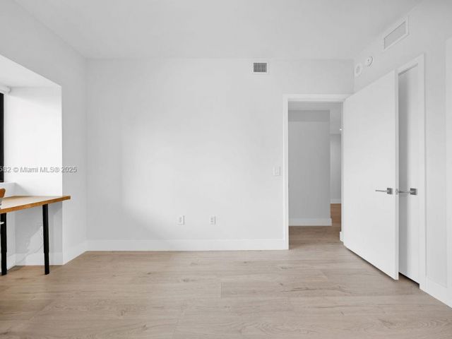 Apartment for sale  Unit #1004 - photo 5935269