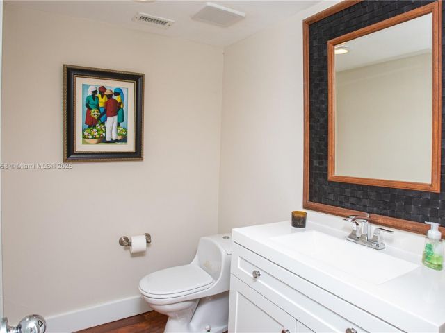 Home for rent at 258 Sea View Dr 3 - photo 5933391